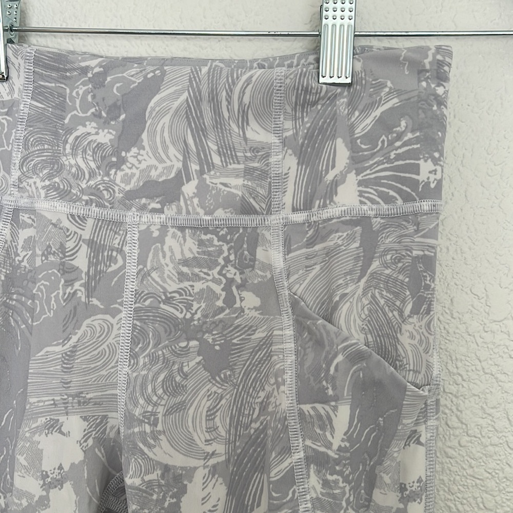 Cropped Pattern Leggings - Picture 2 of 2